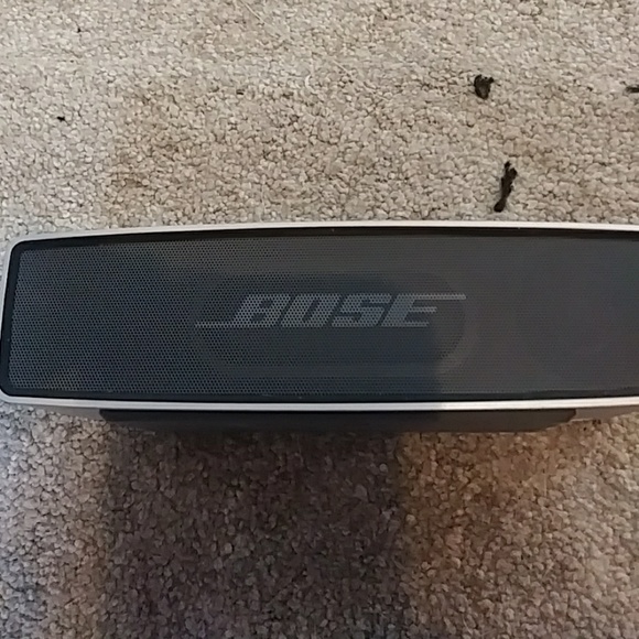 Bose portable speaker - Picture 2 of 2